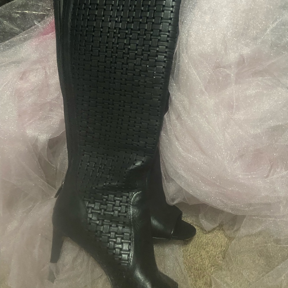 Peep toe Vince Camuto boot!